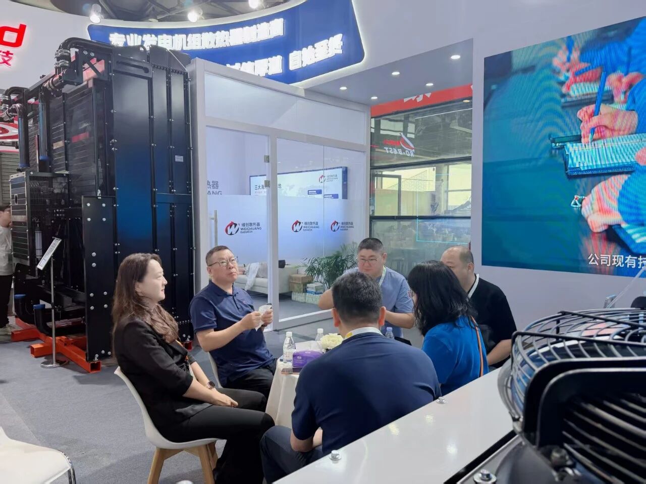 Weichuang team welcoming visitors at the exhibition booth