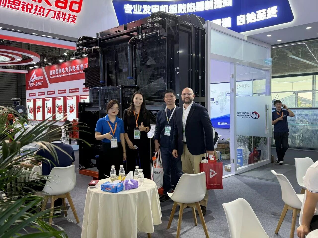 Customers discussing cooling solutions with Weichuang